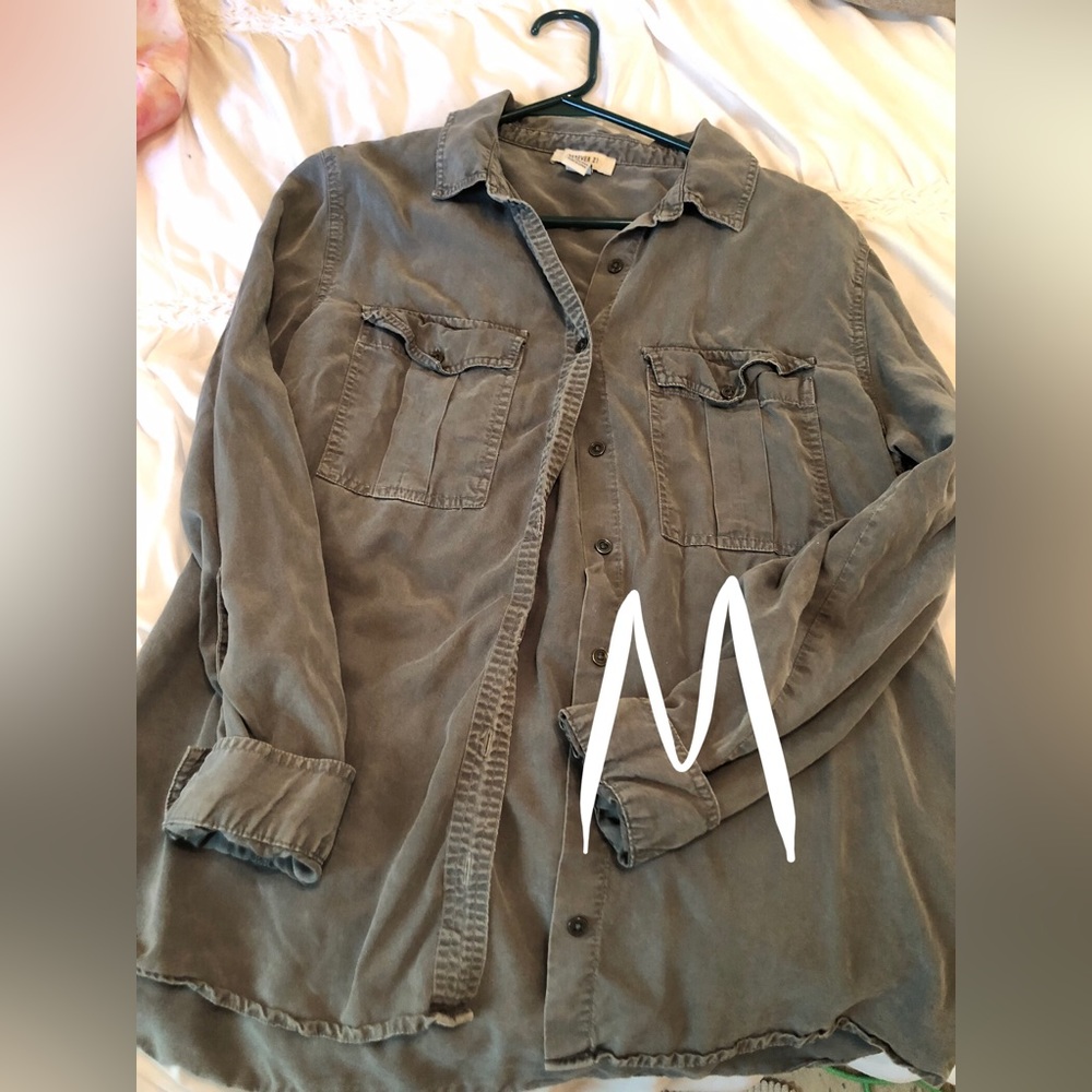 Forever 21 button up blouse!